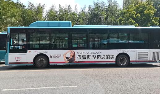 傲雪棋內(nèi)衣公交車廣告投放